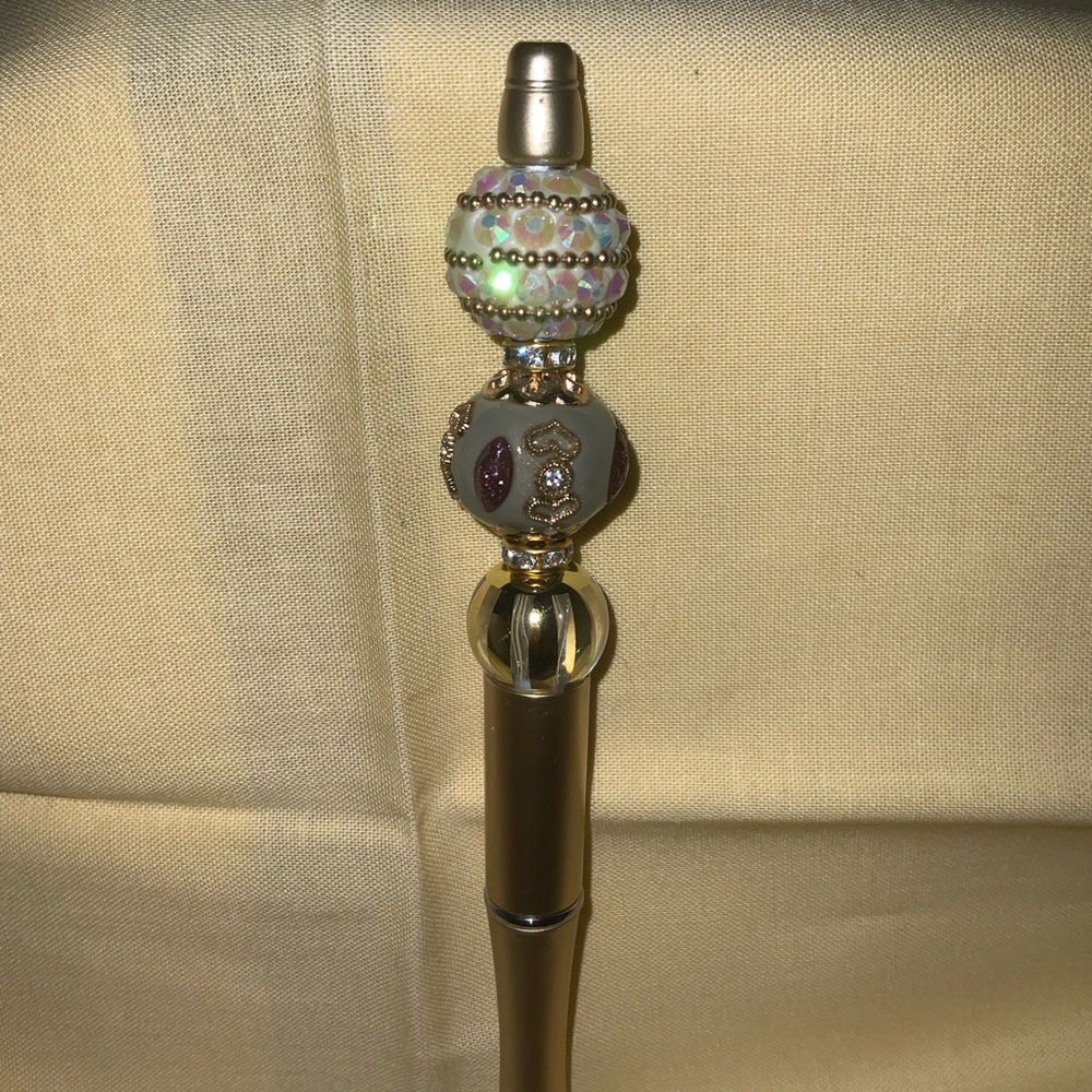 Elegant Gold and Pearl Beaded Pen